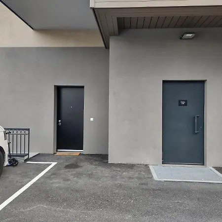 Roomy Near Town And Lift, Free Wifi And Parking *